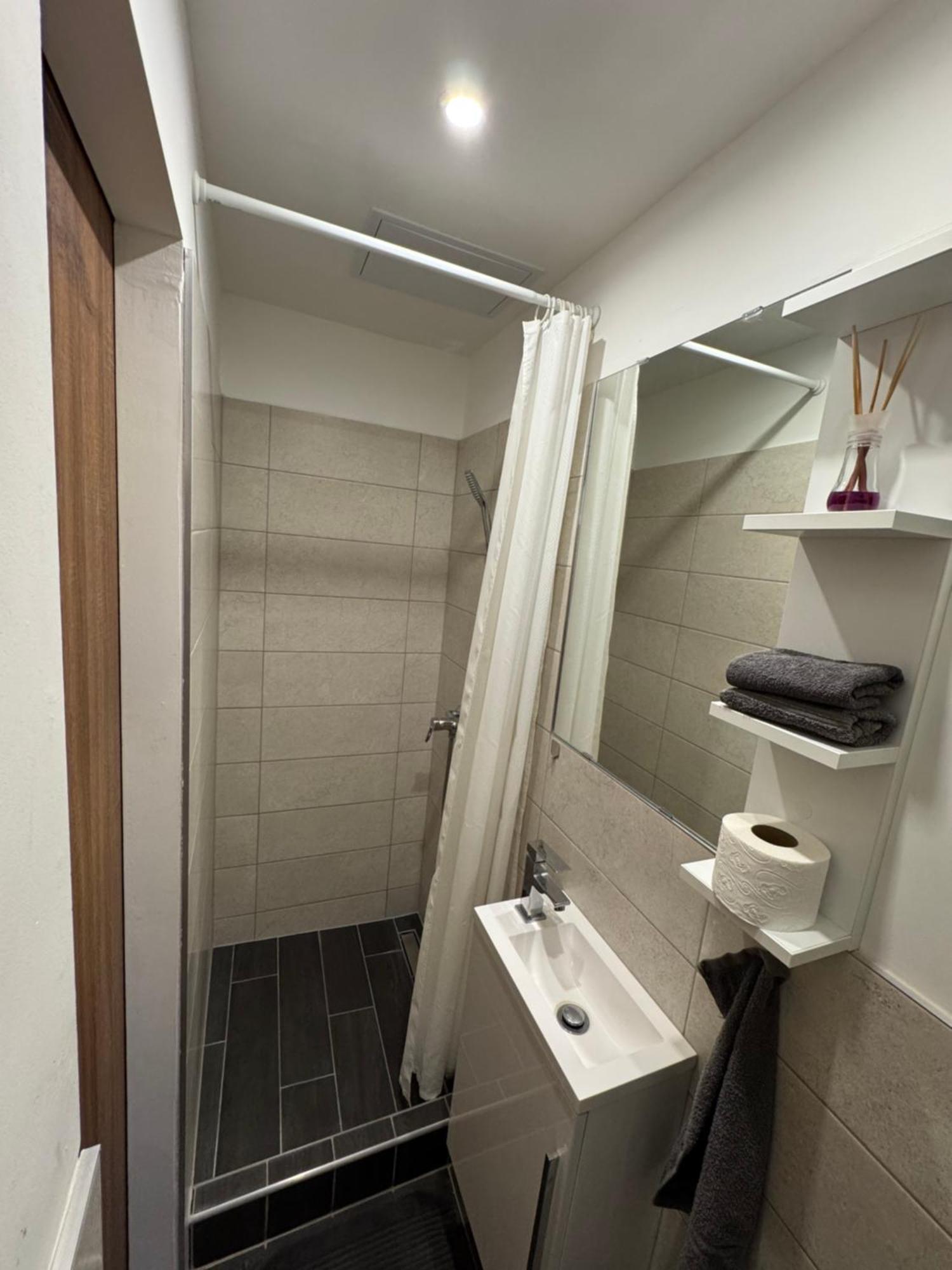 Apartament Tarsashazi Lakas Budapesten Koezel Mindenhez *